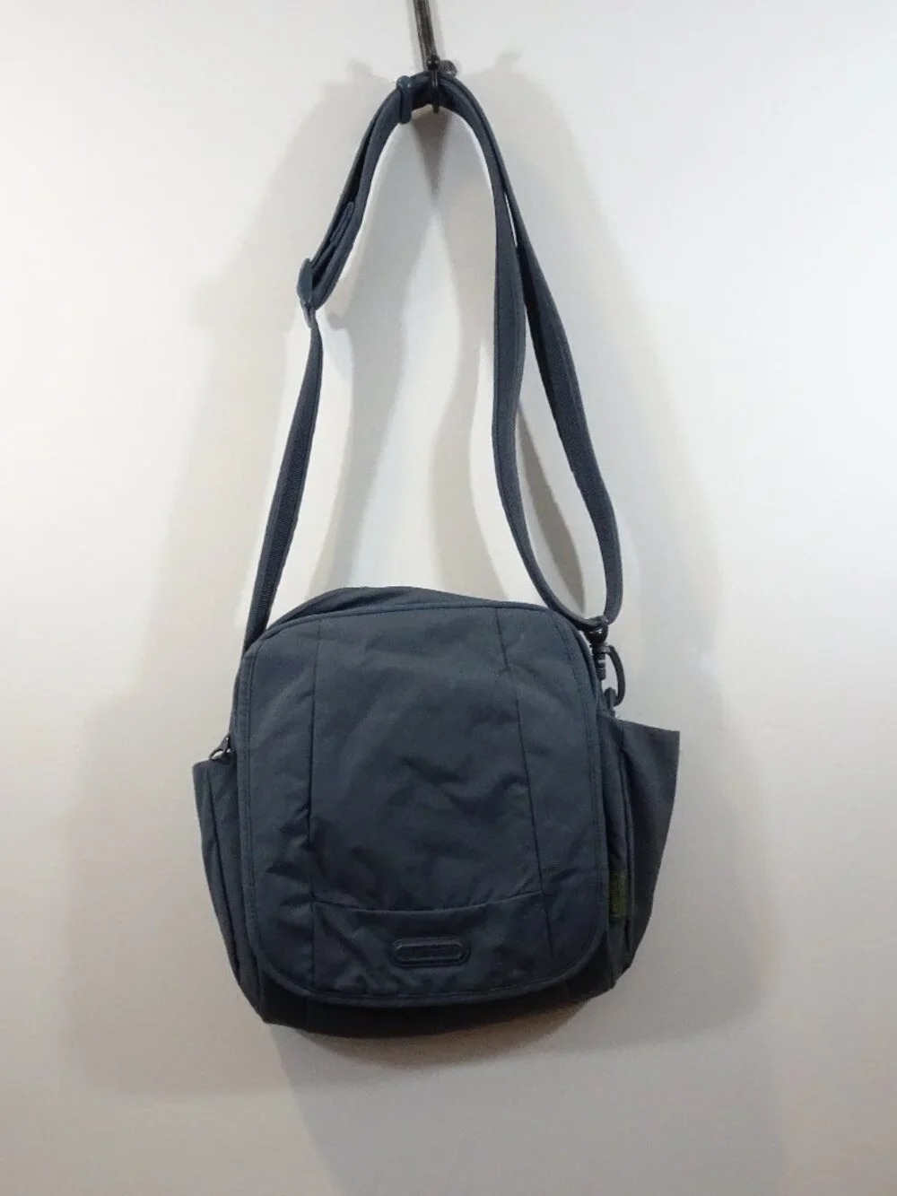 Pacsafe Metrosafe LS-Series LS200 Crossbody Shoulder Bag Travel Blue Anti Theft